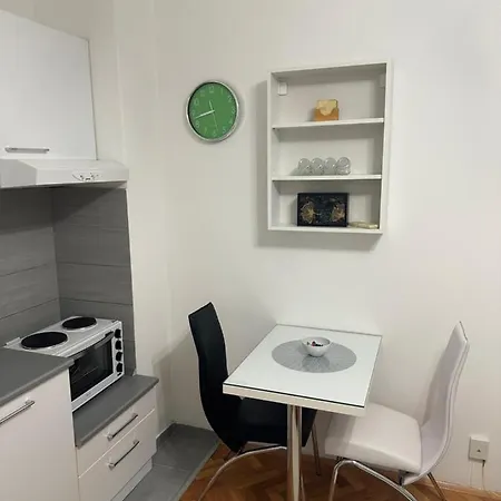 Apartment White M